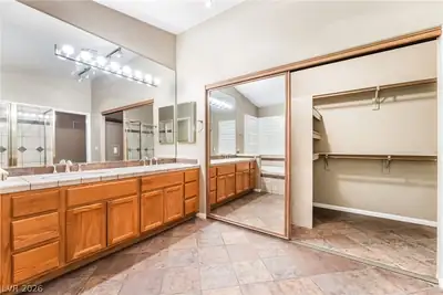 2117 White Falls Street, Las Vegas, NV 89128 Primary Bathroom