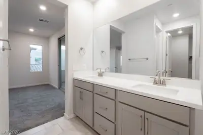 11620 Desert Hollow Avenue, Las Vegas, NV 89138 Primary Bathroom