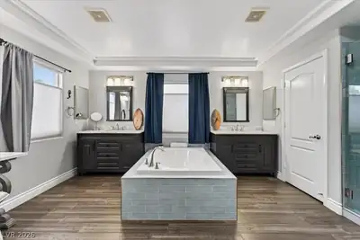 394 Glocker Court, Henderson, NV 89012 Primary Bathroom