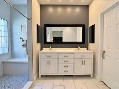 809 Royal Plum Lane, Las Vegas, NV 89144 Primary Bathroom