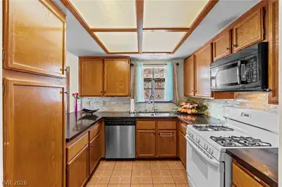 6721 North Brunswick Circle Kitchen