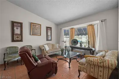 6721 North Brunswick Circle Living Room