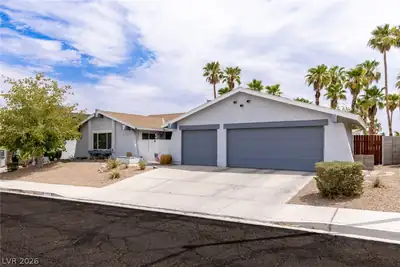 4476 Sunny Dunes Drive, Las Vegas, NV 89121 Front of Structure