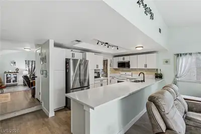 4476 Sunny Dunes Drive, Las Vegas, NV 89121 Kitchen