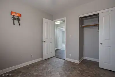 1800 North Torrey Pines Drive Bedroom