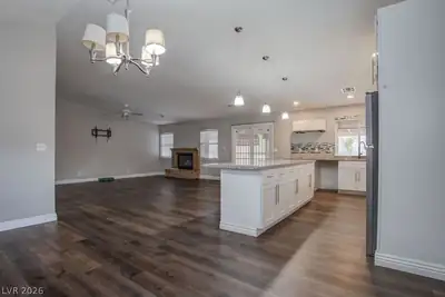 1800 North Torrey Pines Drive Kitchen