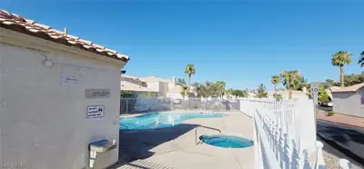 1900 North Torrey Pines Drive 203 Pool