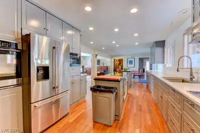 1818 Waldman Avenue, Las Vegas, NV 89102 