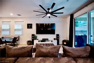 3711 Bright Aquarius Lane, Henderson, NV 89052 Living Room