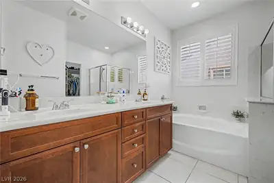 8221 Redbud Vine Street, North Las Vegas, NV 89085 Primary Bathroom