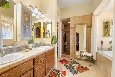 1830 East Fuchsia Street Primary Bathroom