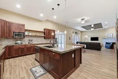 7275 Hinson Street, Las Vegas, NV 89118 Kitchen