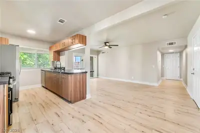 1405 Vegas Valley Drive 226 Kitchen