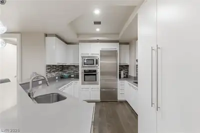 2700 Las Vegas Boulevard 2303 Kitchen