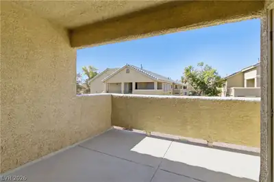 1501 Linnbaker Lane 202 Patio