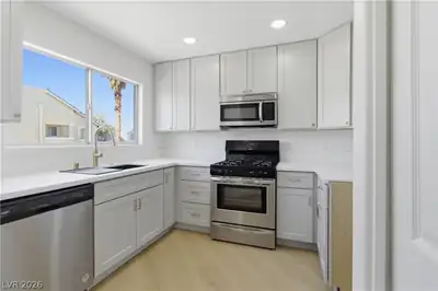 1501 Linnbaker Lane 202 Kitchen