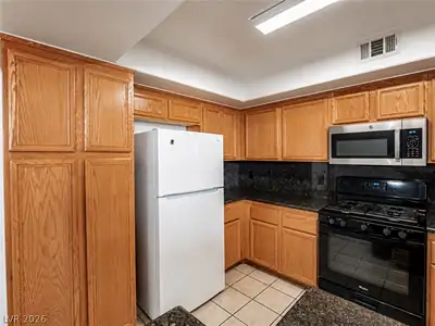 6809 Cobre Azul Avenue 101 Kitchen