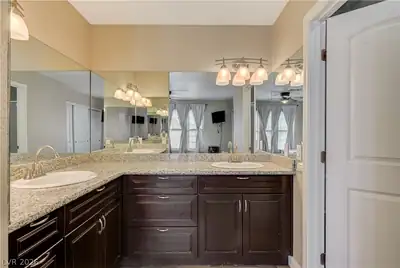 2080 Karen Avenue 20 Primary Bathroom