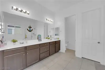 9590 Smiley Creek Street, Las Vegas, NV 89178 Primary Bathroom