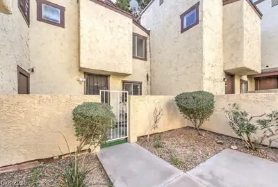 5047 Spencer Street B Entry