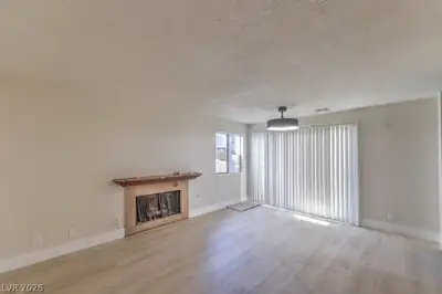 5047 Spencer Street B Living Room