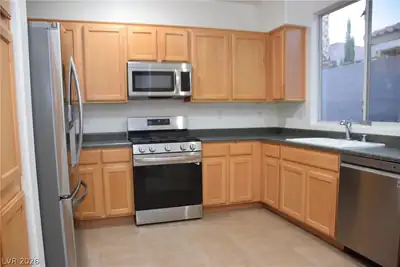 6235 Shamrock Lake Avenue Kitchen