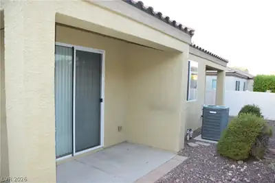 6235 Shamrock Lake Avenue Patio