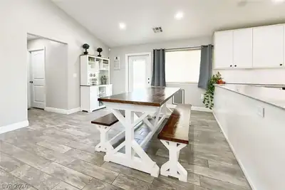 201 West Lupin Street Dining Area