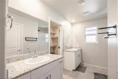 3760 Ramura Avenue, North Las Vegas, NV 89084 Primary Bathroom