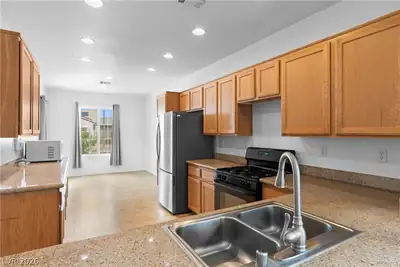 6285 Rock Dove Avenue, Las Vegas, NV 89122 Kitchen