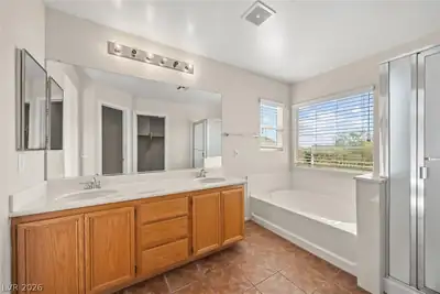 6512 Chatterer Street, North Las Vegas, NV 89084 Primary Bathroom