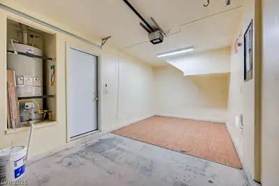 7242 Forefather Street, Las Vegas, NV 89148 Garage