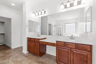 6472 Hamel Avenue, Las Vegas, NV 89122 Primary Bathroom