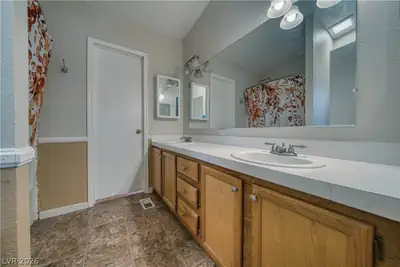 2050 Debbie Court, Pahrump, NV 89048 Primary Bathroom