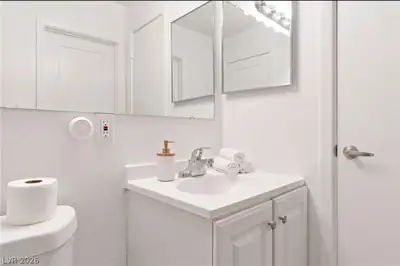 6224 Arlington Avenue, Las Vegas, NV 89107 Bathroom