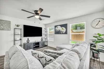 630 Harmony Rock Avenue, North Las Vegas, NV 89081 Living Room