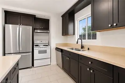 6232 McAllister Avenue, Las Vegas, NV 89107 Kitchen