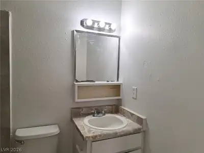 1446 Garden Circle C Primary Bathroom