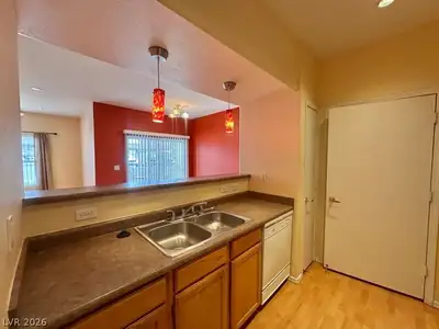 7255 West Sunset Road 1027 Kitchen