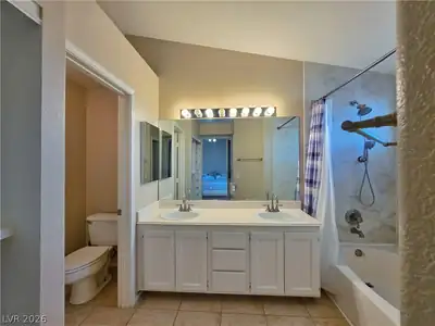 7 Via De Luccia, Henderson, NV 89074 Primary Bathroom