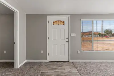 480 West Thomas Avenue Entrance Foyer
