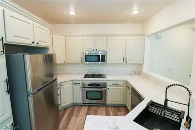 1510 Plaza Centre Drive 105 Kitchen