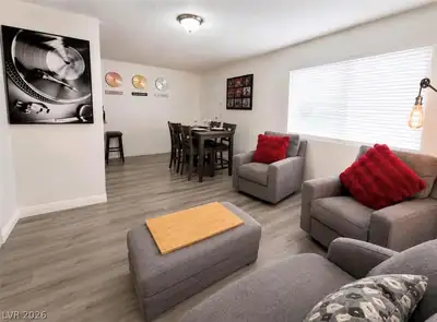 512 Albert Avenue 4 Living Room