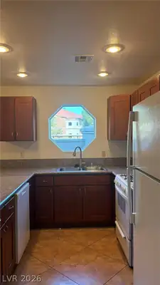 5038 South RAINBOW BL Boulevard 102 Kitchen