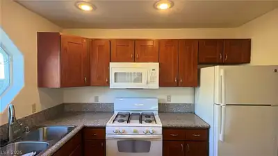 5038 South RAINBOW BL Boulevard 102 Kitchen