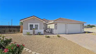 5471 Lincolnwood Court, Pahrump, NV 89061 Front of Structure