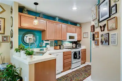 513 Amber Horizon Street Kitchen
