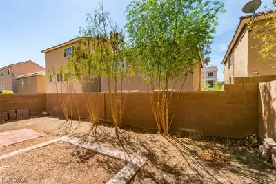 5931 Mendocino Hill Avenue Yard