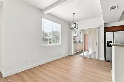 1704 Queen Victoria Street 102 Dining Area