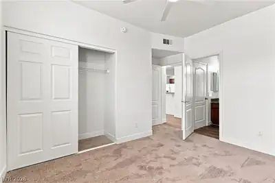 1704 Queen Victoria Street 102 Bedroom